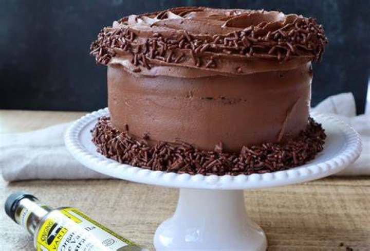 Are hamsters allowed chocolate cake?