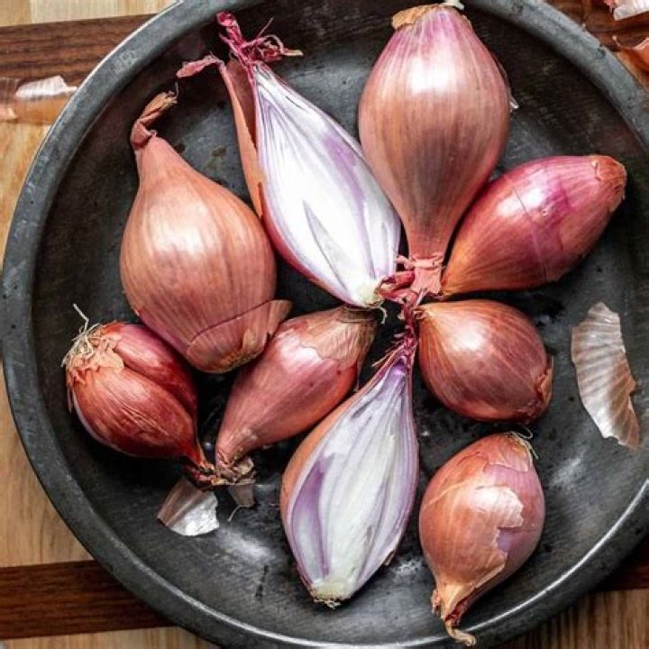 Can shallots replace onions in recipes?