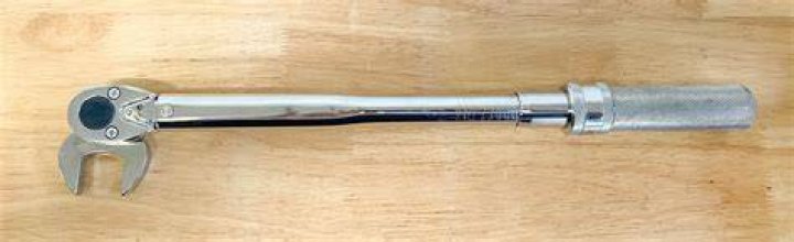 Can you use a regular socket with a torque wrench?