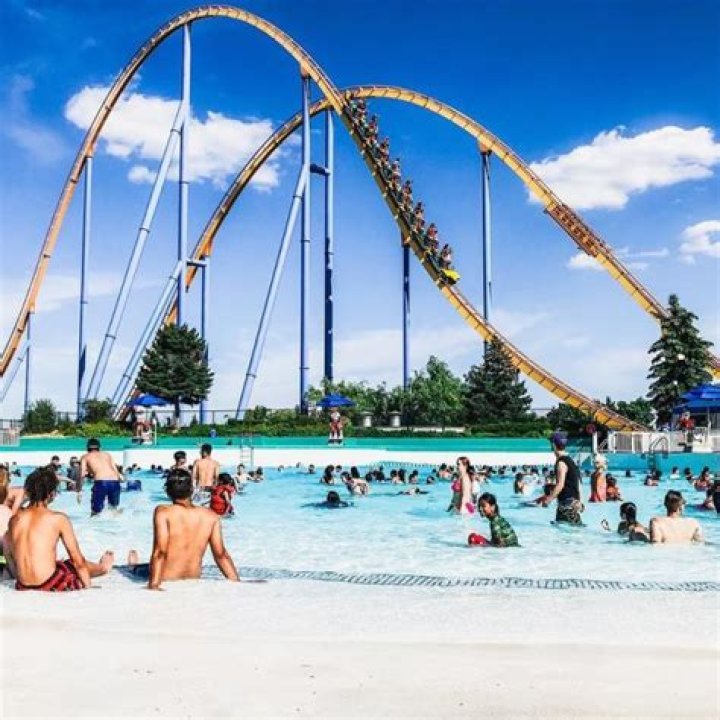 Does Canadas Wonderland have a wave pool