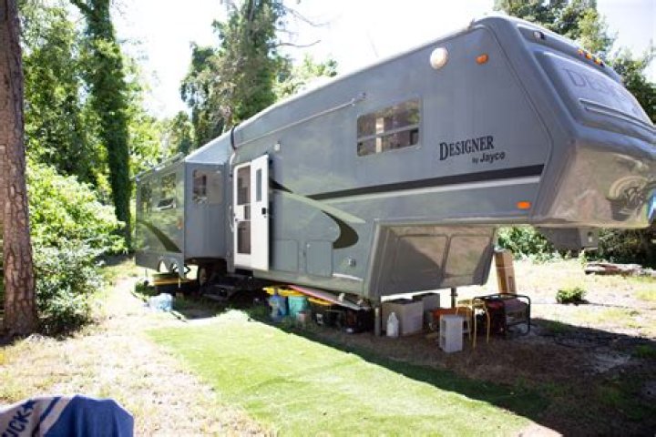 How big is a 2000 Jayco camping trailer?