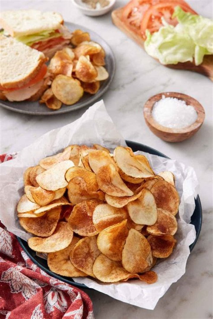 How do you keep potato chips crispy?