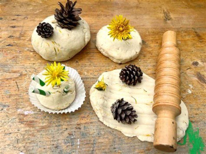 How do you make natural playdough?