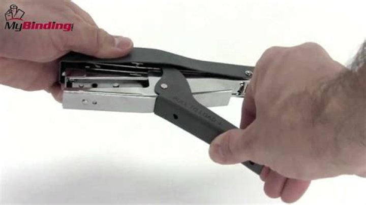 How do you remove staples from a Swingline stapler?