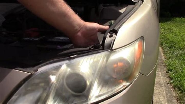 How do you replace front side marker lights?