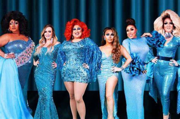 How do you tip a drag queen