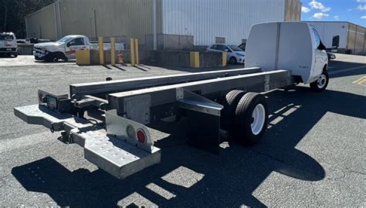 How do you wire a Ford E450 chassis?