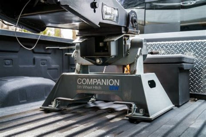 How does a 5th Wheel hook up work?