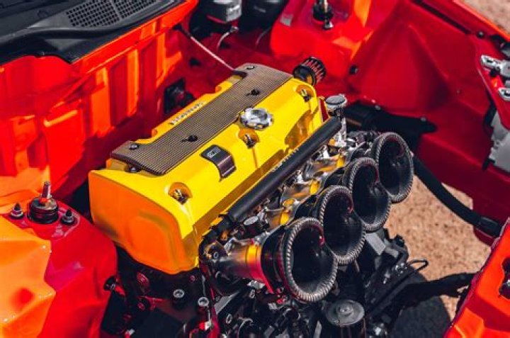 How much horsepower does a C7 Cat engine have?