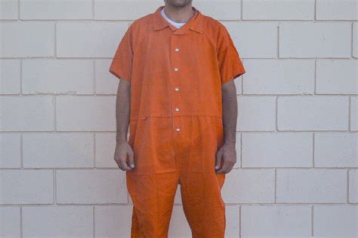 What does orange jumpsuit in prison mean